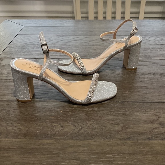 NWT Jewel Badgley Mischka Silver jewel dressy block heels | Size 7 - Picture 5 of 13